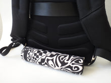 Load image into Gallery viewer, Tribal Black and White Jack
